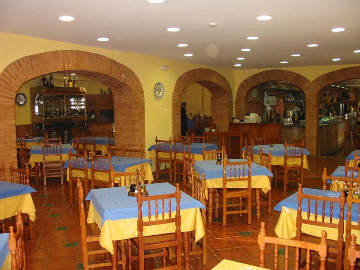 Hostal-Restaurante El Paisano Guadalema de los Quinteros Exterior photo